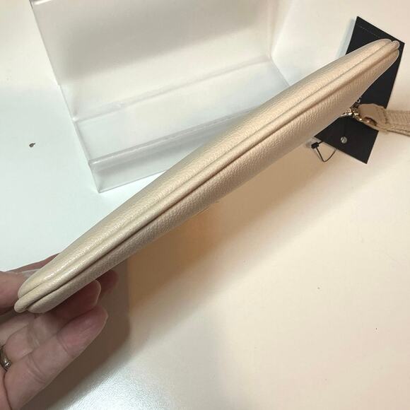 Tommy Hilfiger NWT Cream Wristlet Pebbled Vegan Leather MSRP $68 - Picture 6 of 9